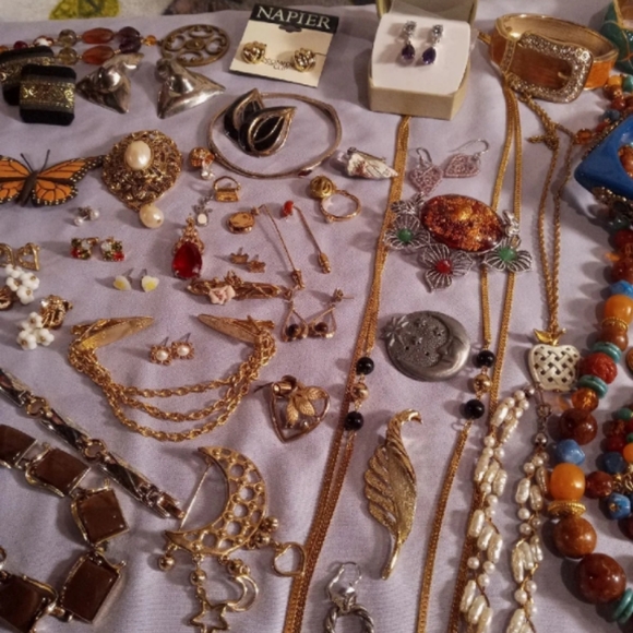 Vintage Jewelry Lot - Picture 6 of 12
